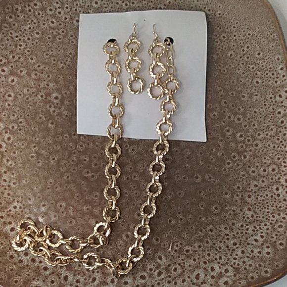 Goldtone Circle Link Necklace and Earring Set - Picture 3 of 4